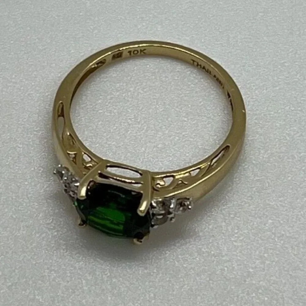 10K YELLOW GOLD RING  WITH EMERALD & DIAMONDS  SIZE 6